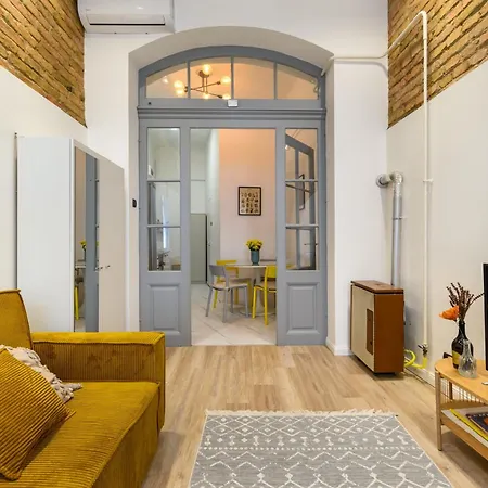 Apartment Downtown 2 Minutes From Opera House Budapest