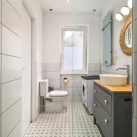 Downtown 2 Minutes From Opera House Apartment