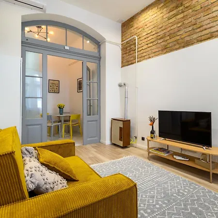 Downtown 2 Minutes From Opera House