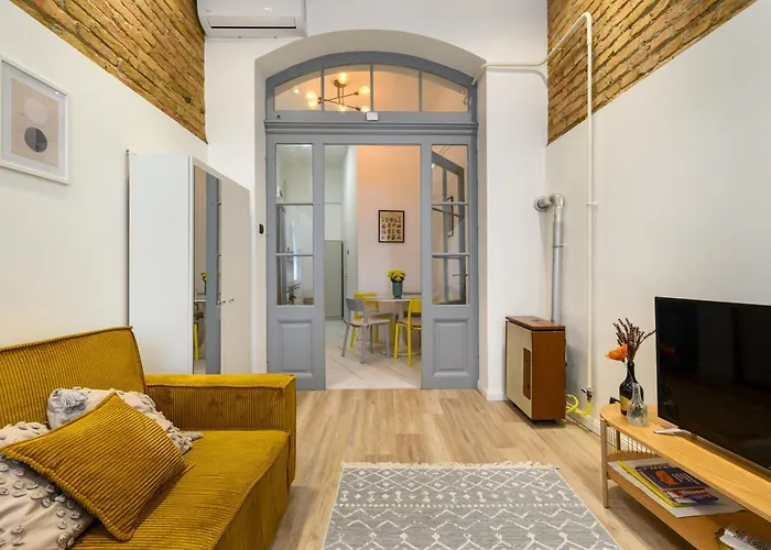 Apartment Downtown 2 Minutes From Opera House Budapest