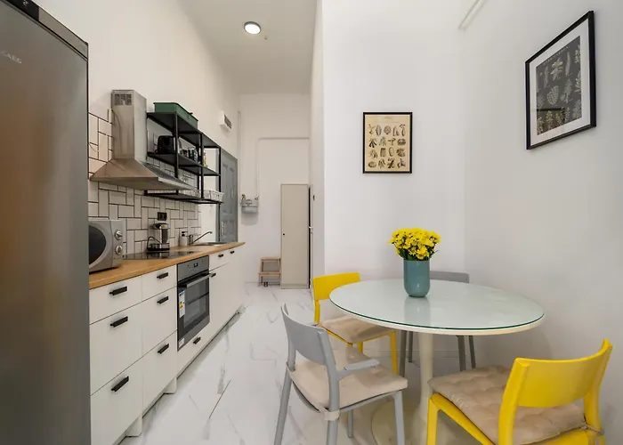 Downtown 2 Minutes From Opera House Apartmán *
